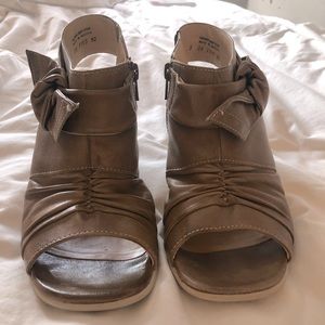 Paul Green taupe peep toes, size 8